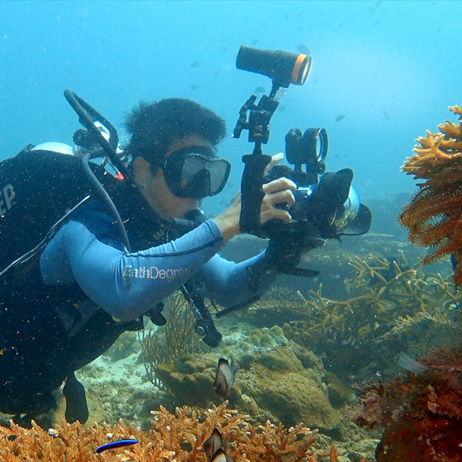 OrcaTorch D910V Scuba Diving Video Light 5000-Lumen Underwater Photography Flashlight with 120 Degree Wide Angle Beam